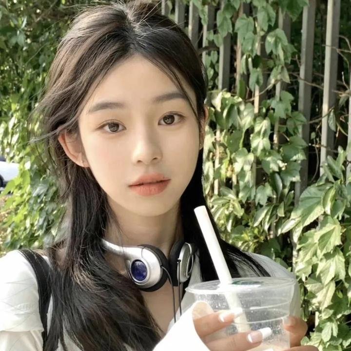 月亮上的男人海报